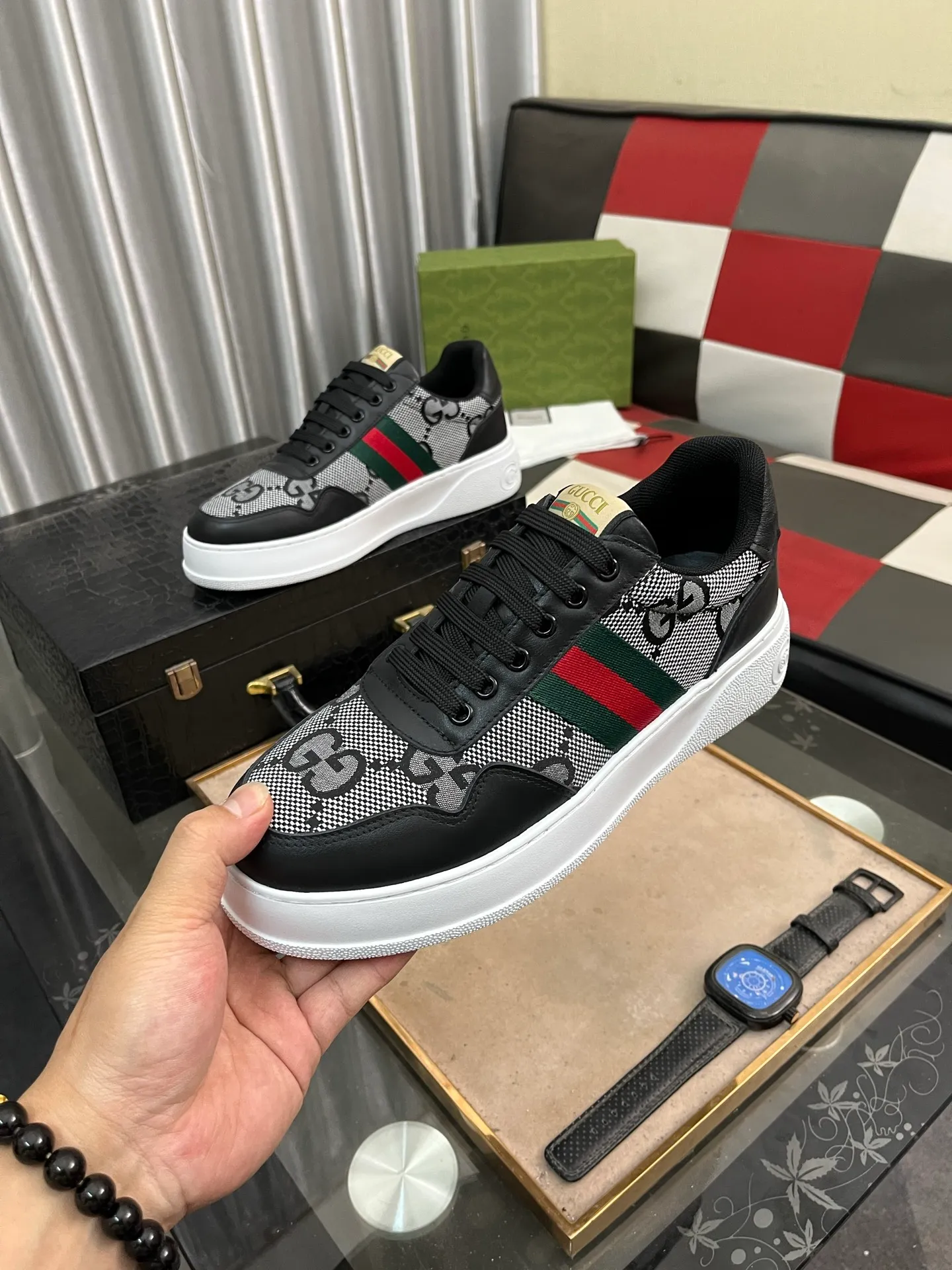 Men's shoes💰420⌚️⌚️[GUCCI] Gucci men's casual shoes are absolutely popular🔥The ultimate matching item for trendy men! The charm of super texture is unstoppable. This is the main recommendation. The upper is made of high-quality cowhide, with pig lining feet and wear-resistant rubber sole. It is noble and elegant! Extremely comfortable🎁🎁You can be as handsome as you want💪 Size 38-44! 3️⃣colors available